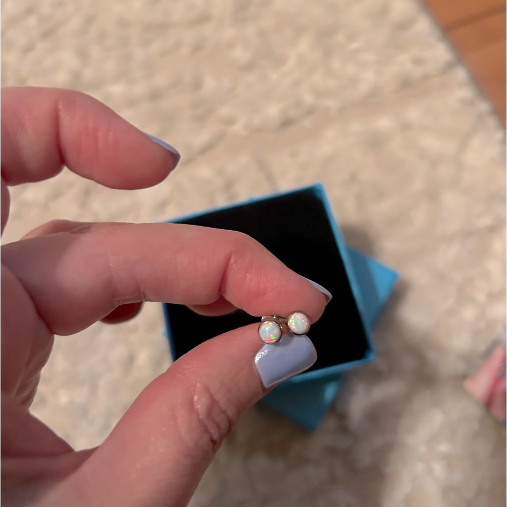 Comfy earrings with flat backs